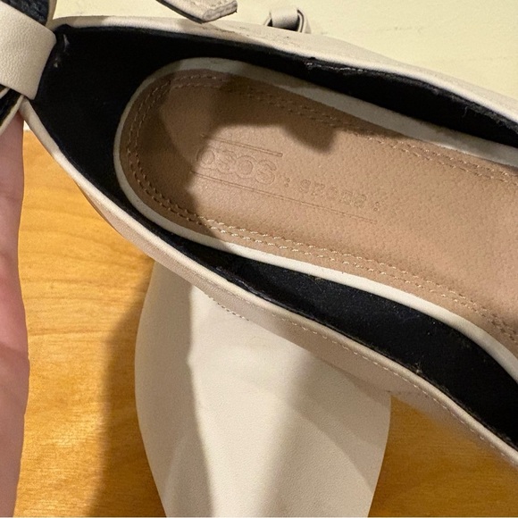 Women's Cream Pointed Flats with Studded Ankle Strap Sz6 - Picture 6 of 8